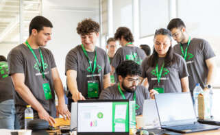 Estudiantes de la UPV durante uno de los hackathons organizados por Mercadona IT. Foto: Mercadona.