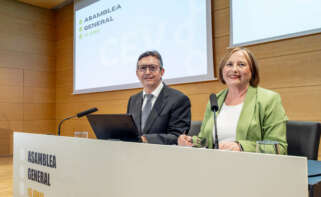 El presidente de la CEV, Vicente Lafuente, con su secretaria general, Inmaculada García