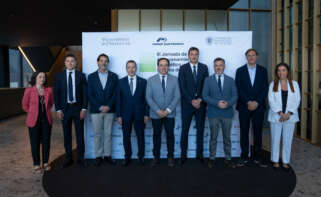 : Esther Olivas Cáceres, Directora General de Emprendimiento e Internacionalización; Amadeo Salvo, Vicepresidente Global de Power Electronics; José María Montiel Company, Vicerrector de Innovación y Transferencia de la Universitat de València; José Esteban Capilla Romá, Rector de la Universitat Politècnica de València; Juanfran Pérez Llorca, President de la Generalitat Valenciana; David Salvo, CEO de Power Electronics; José Luis Díez Climent, Vicepresidente segundo y Conseller de Presidencia; Lalo Salvo, Vicepresidente Técnico de Power Electronics; Esther Gómez, Secretaria Autonómica de Universidades