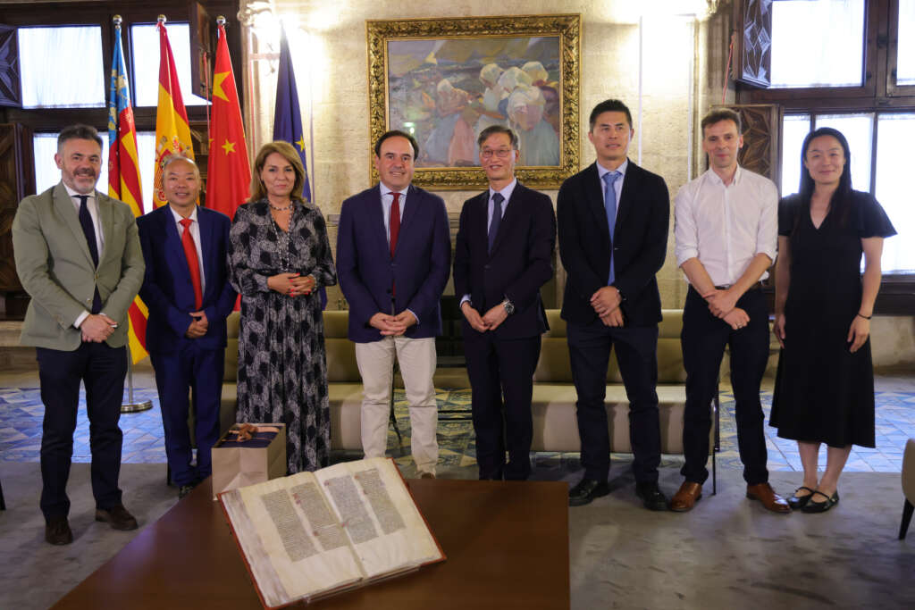 Pérez Llorca rep l’ambaixador de la República Popular Xina a Espanya. Foto: Generalitat Valenciana.