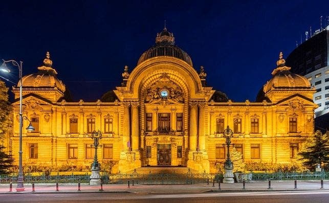 1024px Palacio CEC, Bucarest, Rumanía, 2016 05 29, DD 91 93 HDR