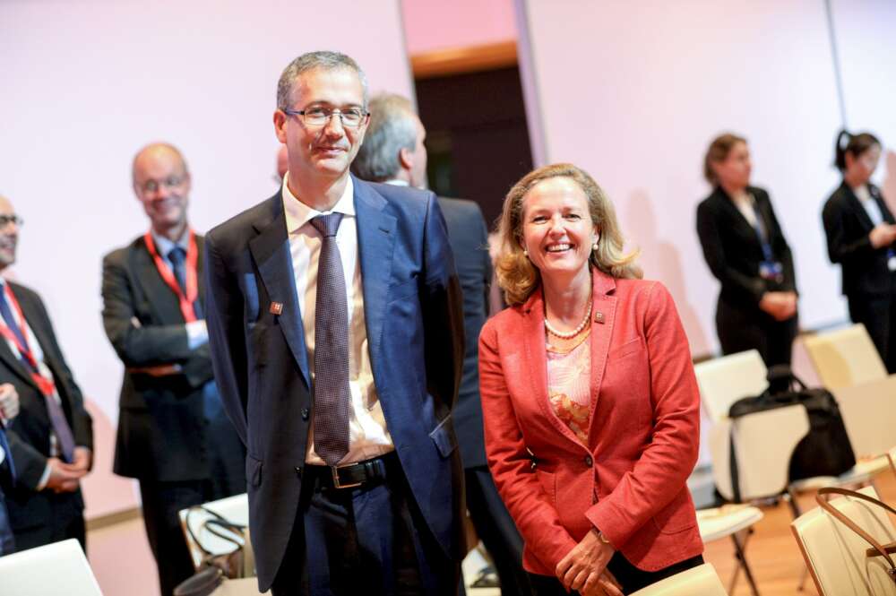 El gobernador del Banco de España, Pablo Hernández de Cos, y la ministra de Economía, Nadia Calviño. EFE