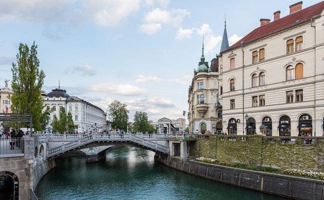 1280px Río Ljubljanica, Liubliana, Eslovenia, 2017 04 14, DD 06