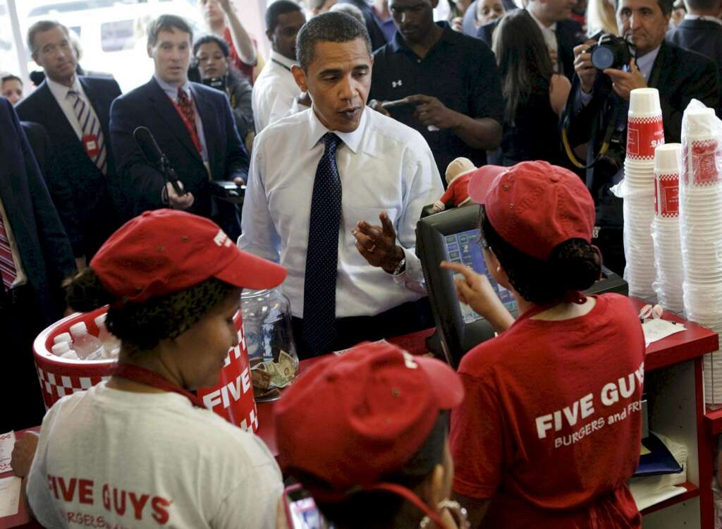 Barack Obama almuerza en un Five Guys en Washington. Sant Jordi. Foto: EFE/Archivo