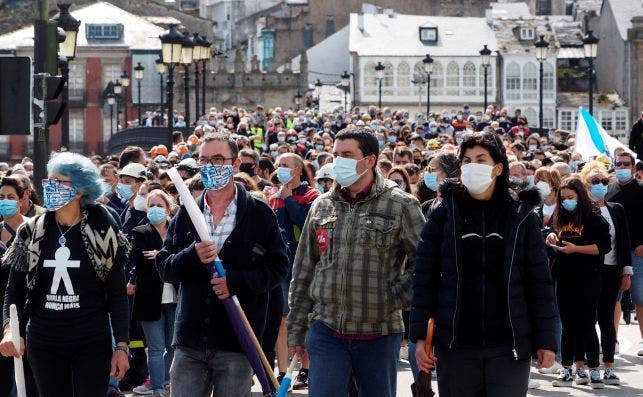 Miles de personas reclaman la continuidad de la producción de aluminio primario en la comarca de A Mariña. Foto: Efe