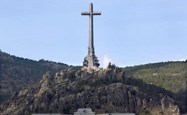 Pedro Sánchez propone una reforma de ley para exhumar a Francisco Franco y sacarlo del Valle de los Caídos. Foto: EFE/CM