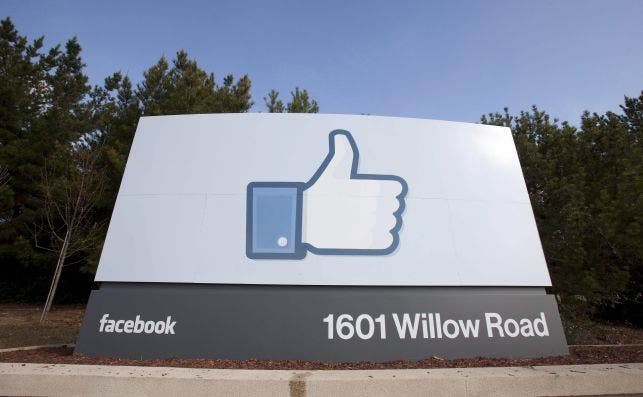 Imagen de archivo del 31 de enero de 2012 de una señal en la nueva sede corporativa de Facebook en Menlo Park, California, Estados Unidos. La agencia de protección de datos alemana ha reabierto hoy, jueves 16 de agosto de 2012, su investigación sobre el