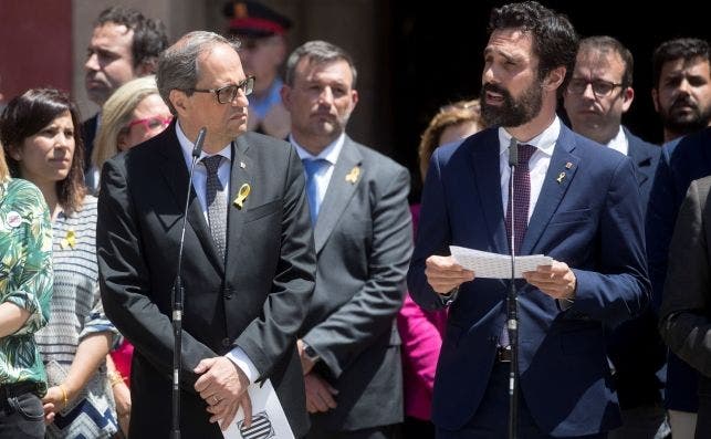 Torra y Torrent, en su comparecencia del pasado martes frente al Parlament reclamando la liberación de los presos. EFE/Marta Pérez