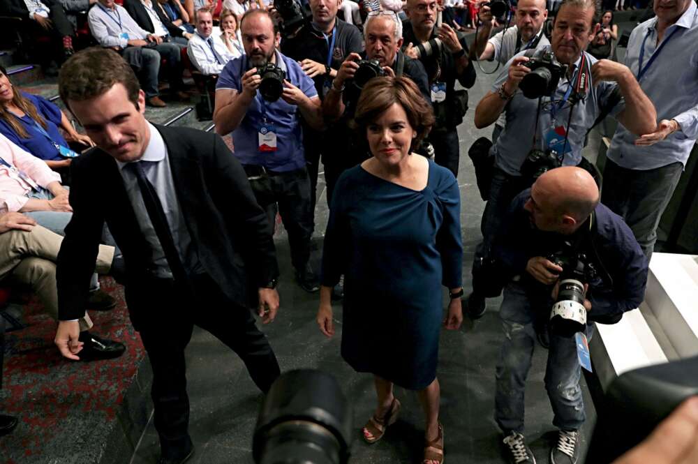 Pablo Casado y Soraya Sáenz de Santamaría en el congreso extraordinario del PP en 2018. EFE/Zipi