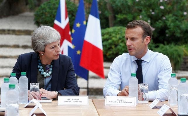 Theresa May en una reunión con Emmanuel Macron ante la posibilidad de un brexit sin acuerdo. Foto: EFE/SN
