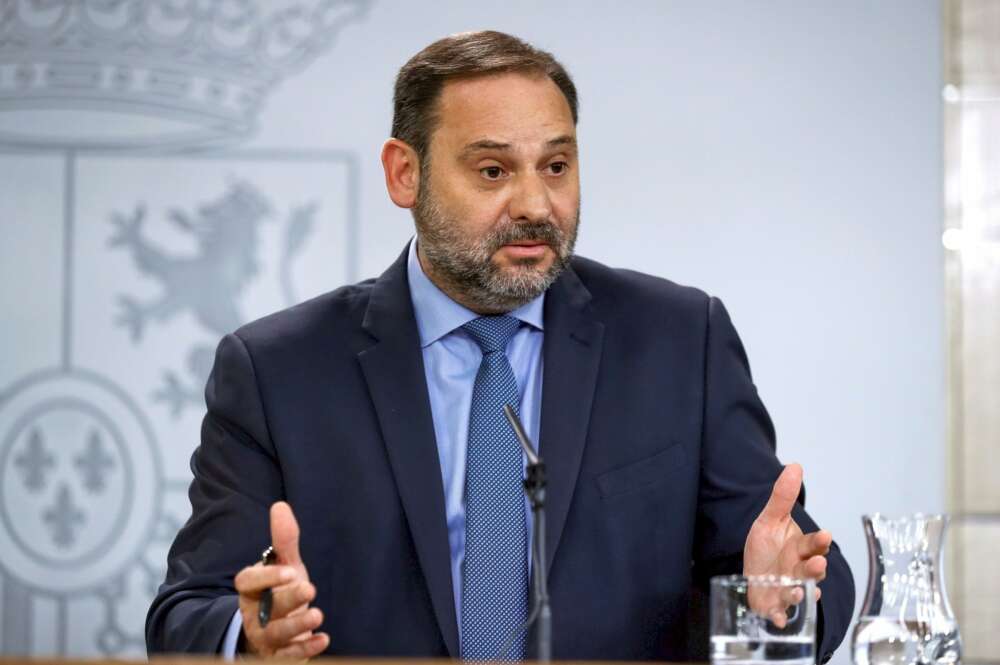 El ex ministro de Transportes, José Luis Ábalos, en una rueda de prensa en Moncloa. Foto: EFE