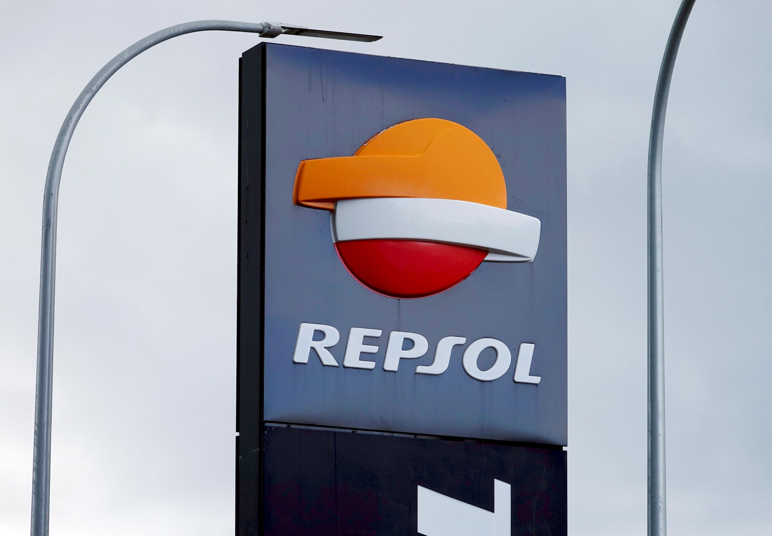 Repsol ha llegado a un acuerdo con Nissan para incrementar la red de recarga de vehículos eléctricos en España