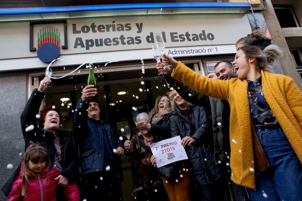 La OCU lanza consejos para décimos compartidos en la Lotería de Navidad.