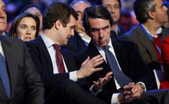 El presidente del PP, Pablo Casado, acompañado del expresidente del Gobierno y presidente de la Fundación FAES, José María Aznar, en la Convención Nacional del PP. Foto: EFE/CM