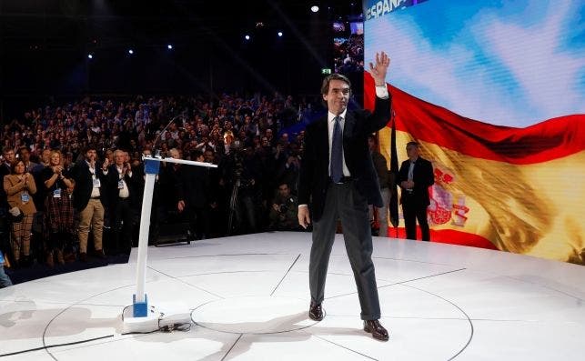 El expresidente del Gobierno y presidente de la Fundación FAES, José María Aznar, durante la segunda jornada de la Convención Nacional del Partido Popular. Foto: EFE/CM