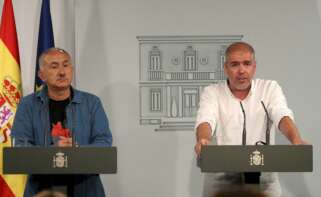 Los secretarios generales, de UGT, Pepe Álvarez (i), y de CCOO, Unai Sordo (d). EFE/ J.J. Guillén
