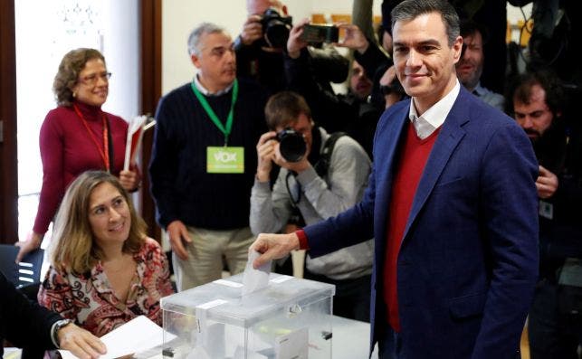 Pedro Sánchez votando en Pozuelo de Alarcón