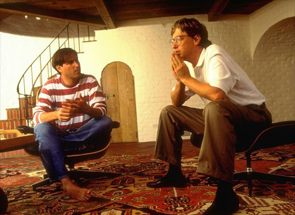 Steve Jobs (Apple) y Bill Gates (Microsoft) en una reunión en los años 90. Foto: CC0