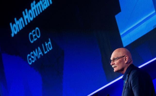 El consejero delegado de GSMA, John Hoffman, durante su conferencia de clausura del Mobile World Congress 2018, en Barcelona. Foto: Archivo/EFE/QG