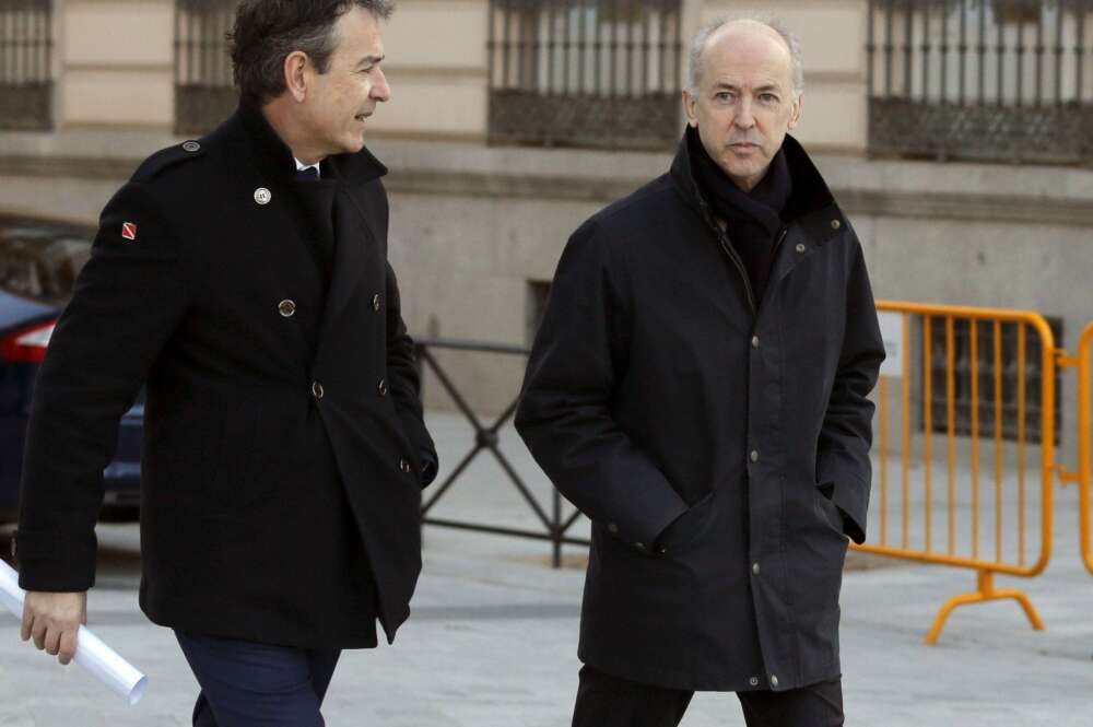 El expresidente de Abengoa Felipe Benjumea (derecha) y su abogado a su llegada a la Audiencia Nacional en febrero de 2016. Foto: EFE/Archivo