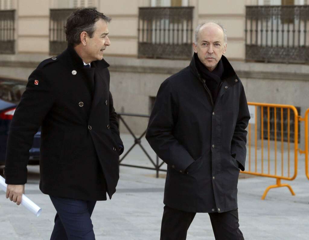 El expresidente de Abengoa Felipe Benjumea (derecha) y su abogado a su llegada a la Audiencia Nacional en febrero de 2016. Foto: EFE/Archivo