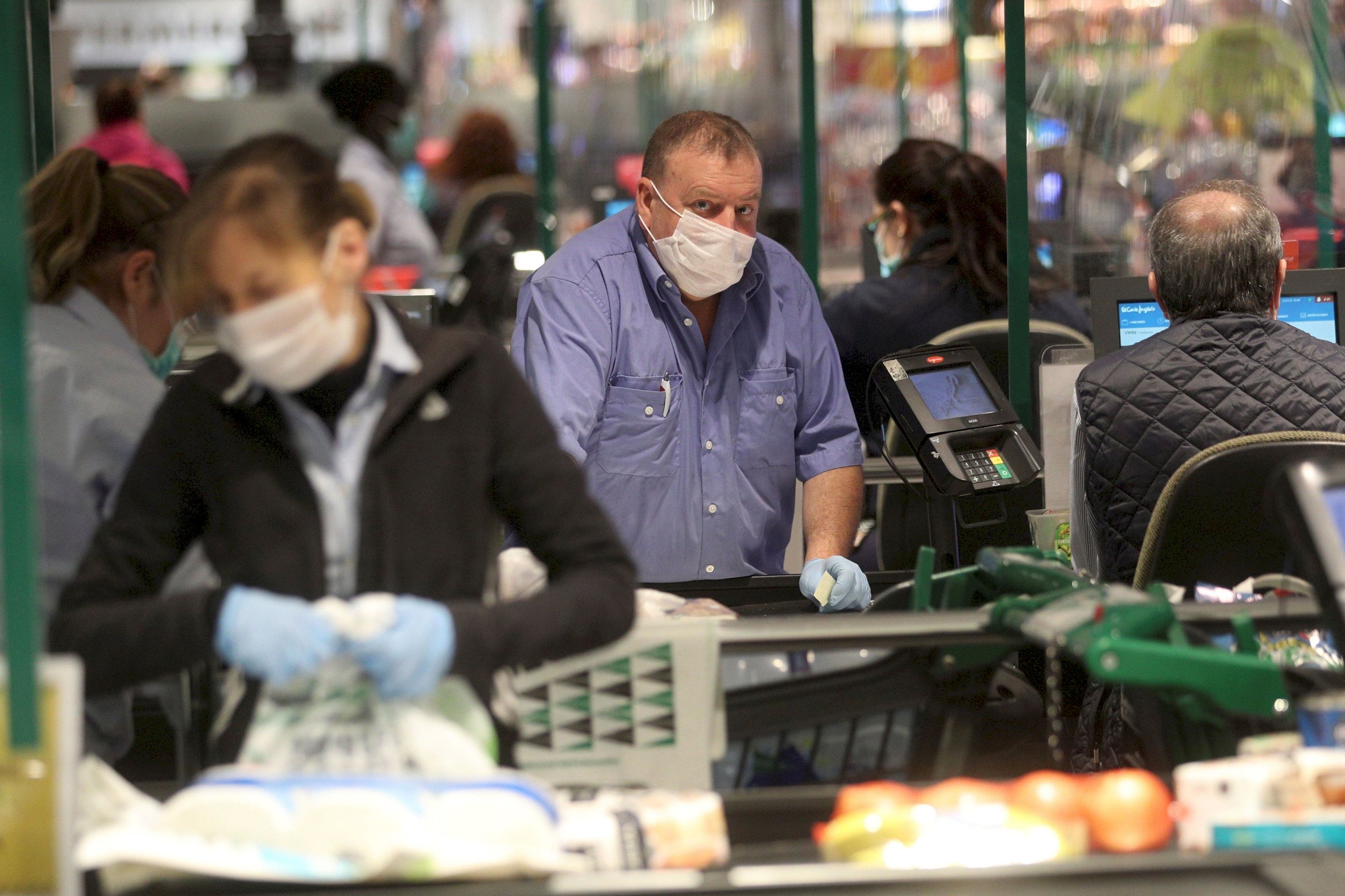 Mercadona duplica de los guantes de látex en diez días - Economía