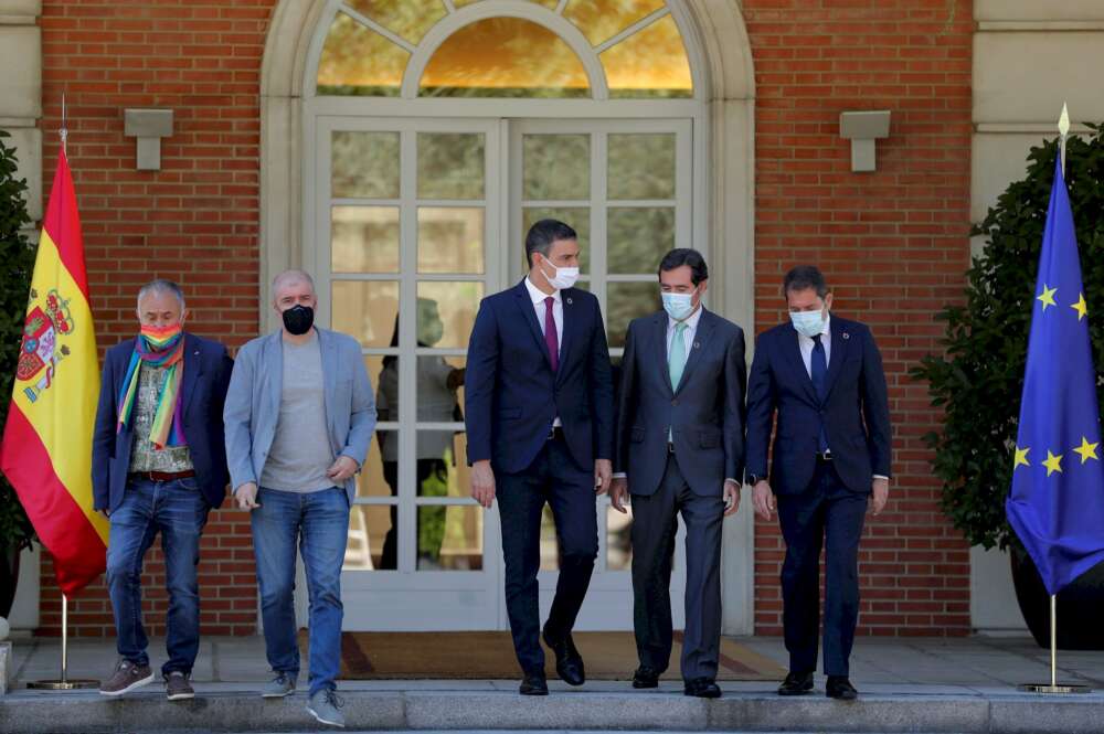 Pepe Álvarez (UGT), Unai Sordo (CCOO), Pedro Sánchez, Antonio Garamendi (CEOE) y Gerardo Cuerva (Cepyme) en el palacio de la Moncloa en la presentación del pacto por la recuperación económica, el 3 de julio de 2020 | EFE/CM