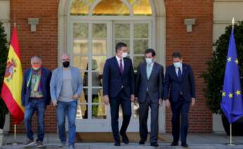 Pepe Álvarez (UGT), Unai Sordo (CCOO), Pedro Sánchez, Antonio Garamendi (CEOE) y Gerardo Cuerva (Cepyme) en el palacio de la Moncloa en la presentación del pacto por la recuperación económica, el 3 de julio de 2020 | EFE/CM