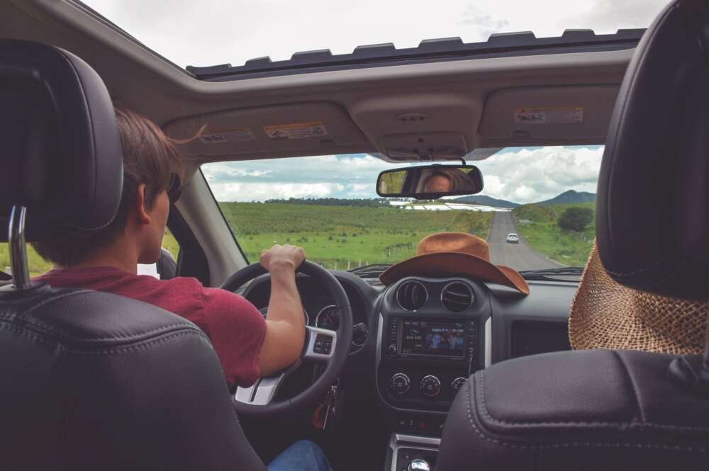 Gadgets y accesorios para viajar en coche más cómodo y seguro