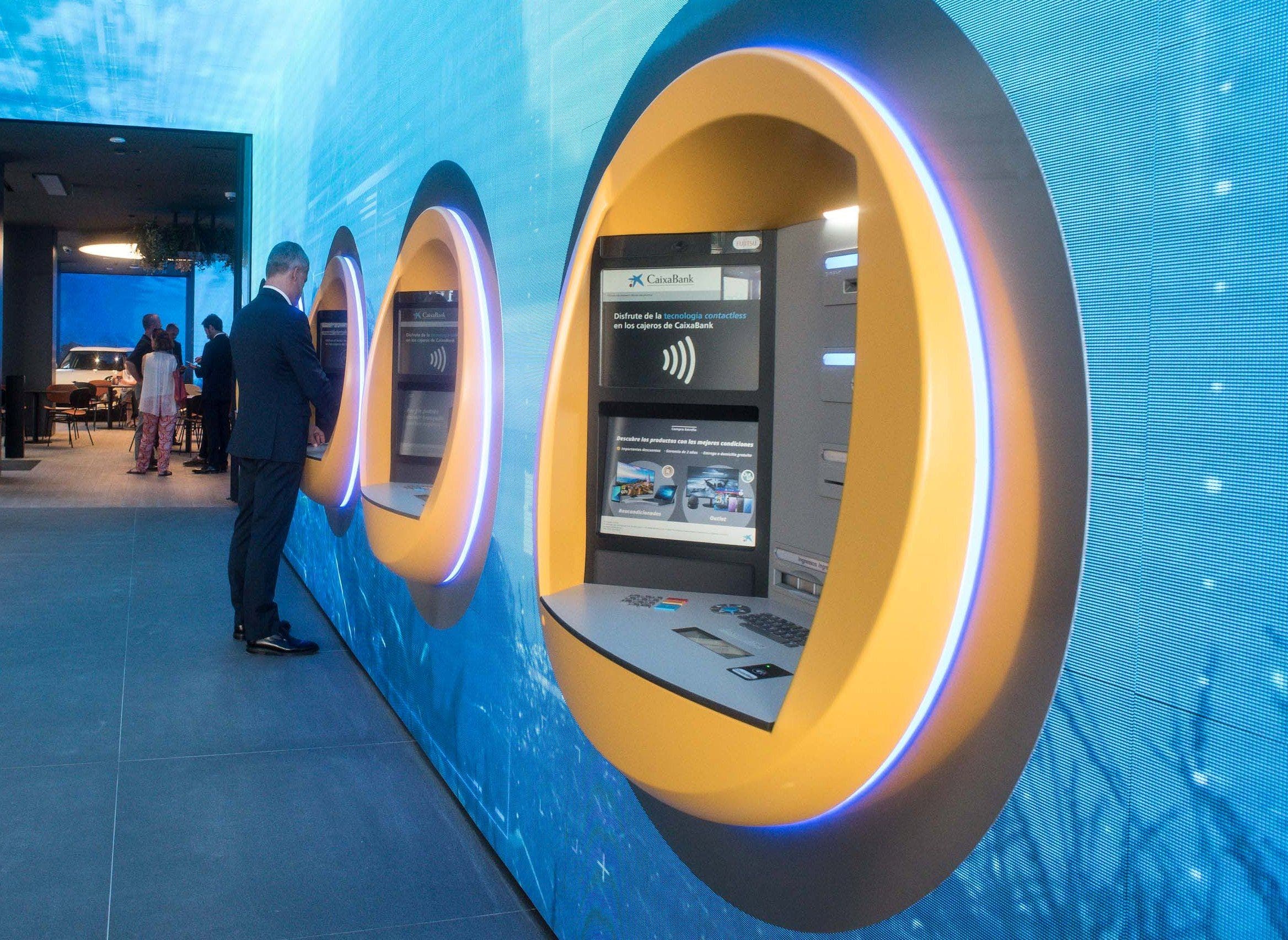 Cajeros de Caixabank.