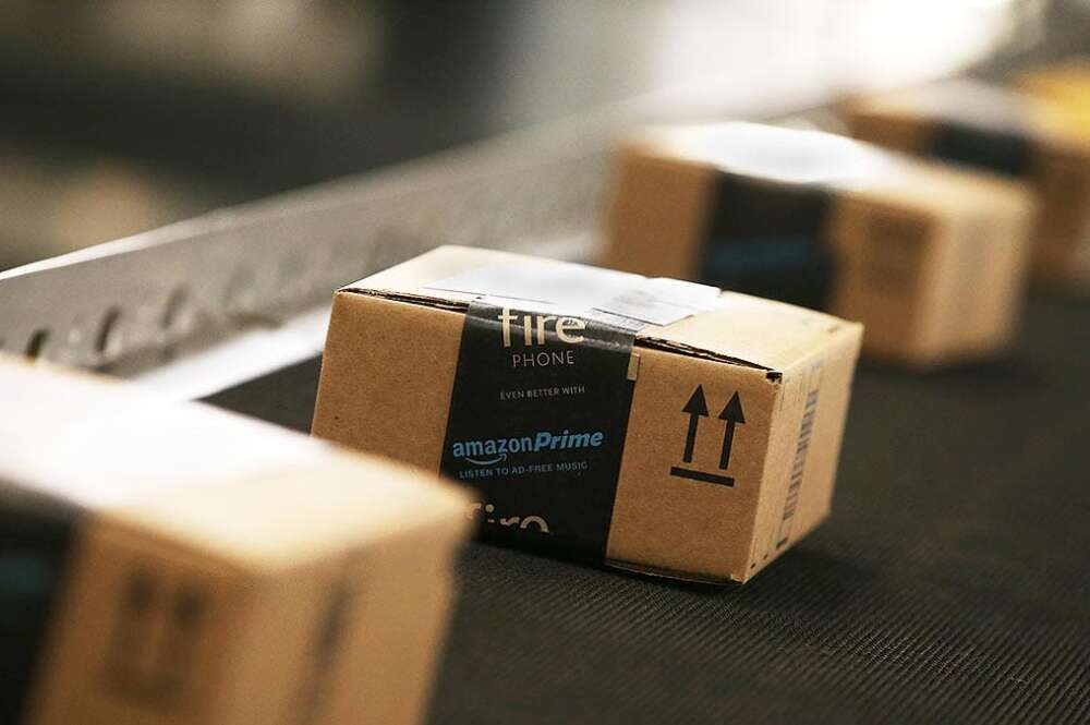 Cajas de Amazon en una cinta