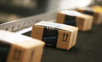 Cajas de Amazon en una cinta