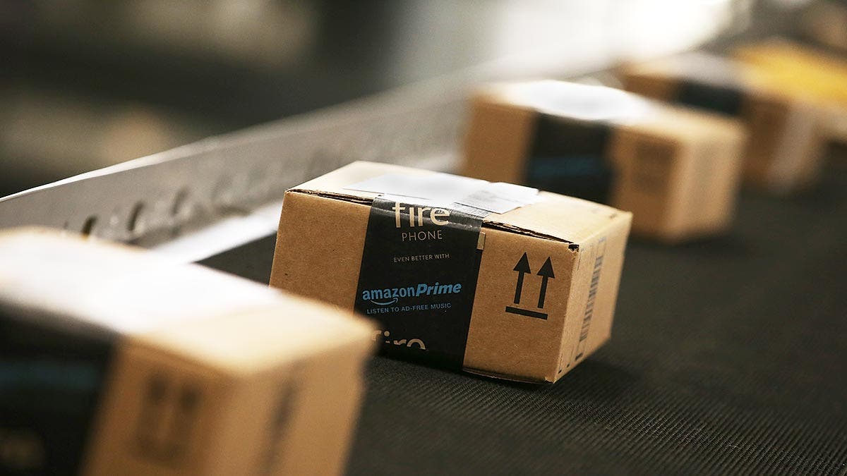Cajas de Amazon en una cinta
