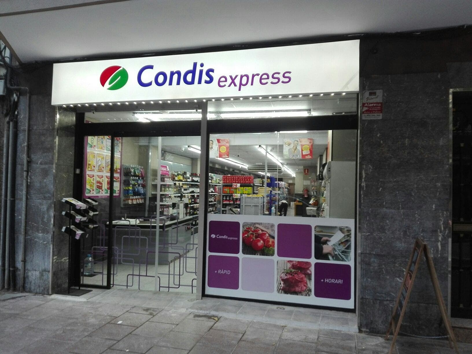 Un local de Condis Express, el gran argumento de la expansión de Condis.
