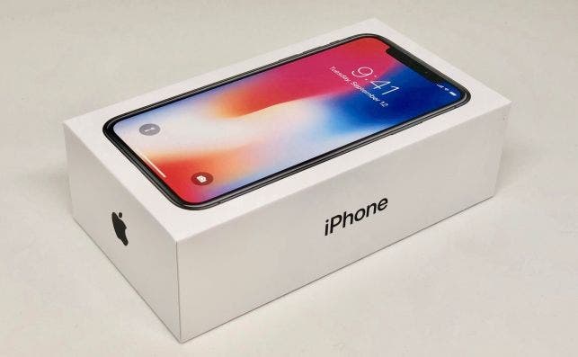 Apple iPhone X packaging (4924)