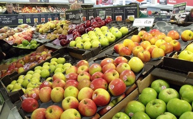 apples in supermarket