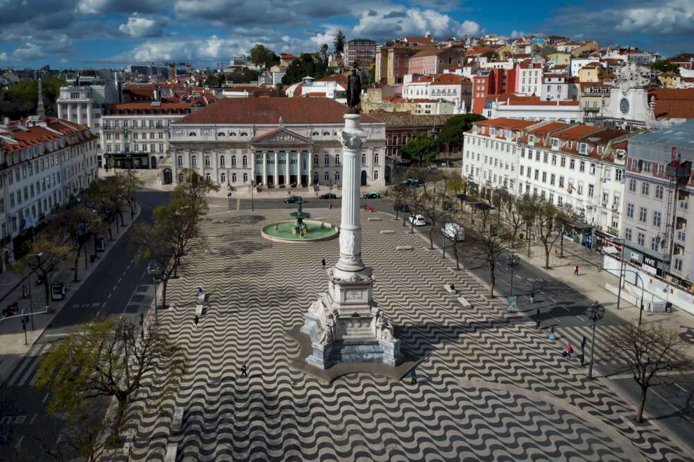 Portugal, con las calles prácticamente desiertas como consecuencia del coronavirus / EFE