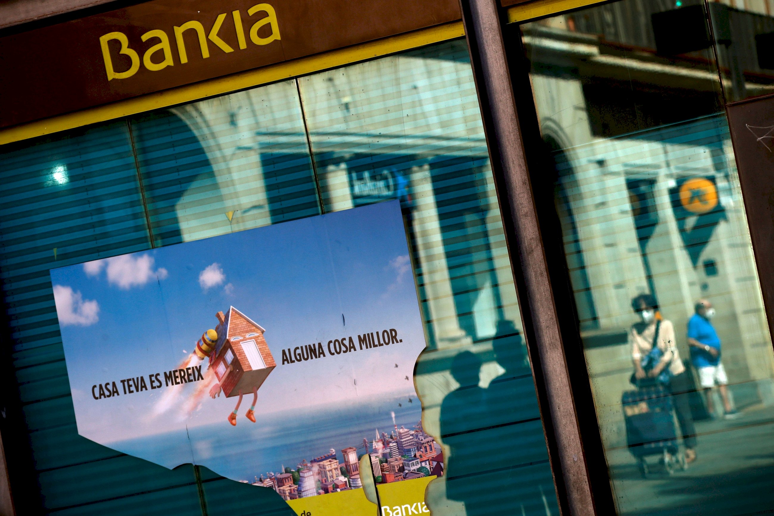 Caixabank subirá 2.000 euros los sueldos en Bankia – Economía Digital