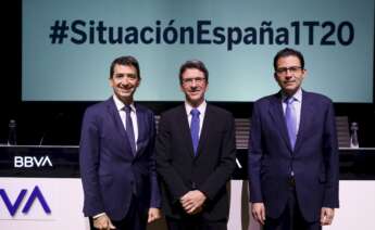 Jorge Sicilia, Rafael Doménech y Miguel Cardoso, de BBVA Research, durante la presentación del informe