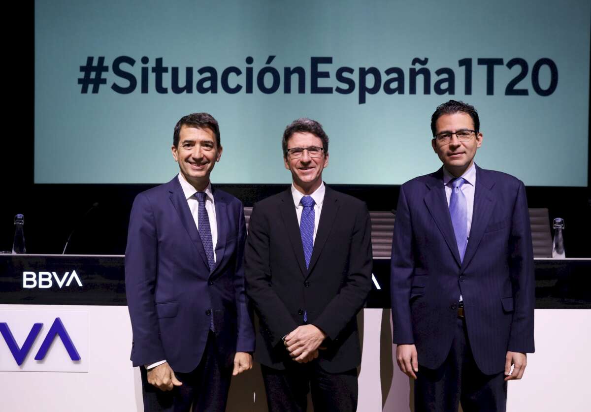 Jorge Sicilia, Rafael Doménech y Miguel Cardoso, de BBVA Research, durante la presentación del informe