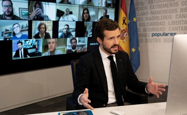 El presidente del Partido Popular Pablo Casado, durante la videoconferencia con la Comisión de seguimiento del COVID-19 del PP, en Madrid. Foto: Efe/David Mudarra/Partido Popular