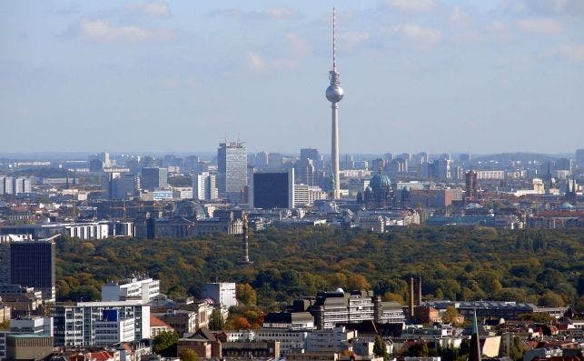 Berlin Skyline Fernsehturm 02
