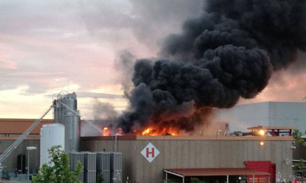 responsabilidad golondrina Medio Apagado el incendio en la planta de Coca-Cola en Montornès del Vallès