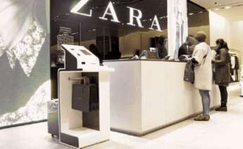 Interior de una tinda de Zara