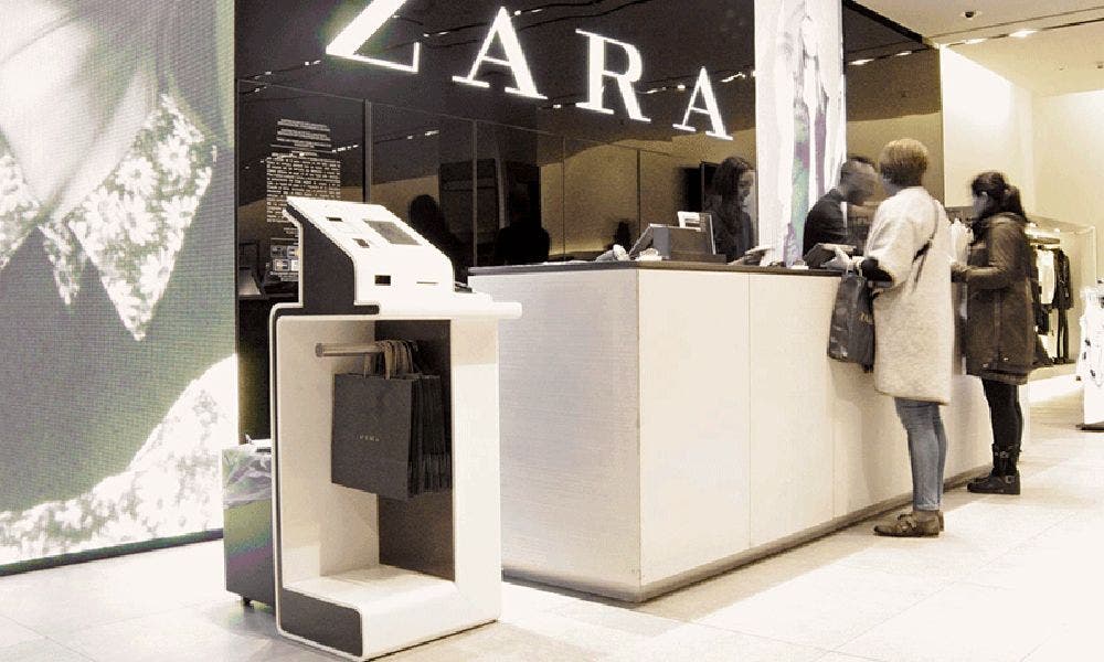 Interior de una tinda de Zara