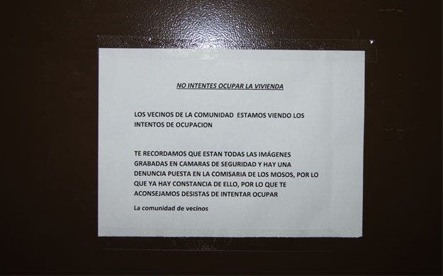 http://www.economiadigital.es/uploads/s1/37/04/07/cartel-puerta-anti-okupa-1-70407.jpg?t=1461420557