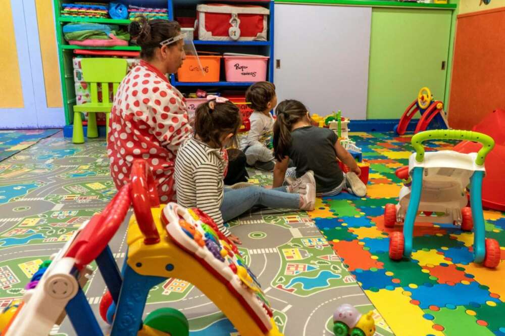 Esta ayuda económica permite ahorrar hasta 1.000 euros a las madres trabajadoras con hijos de tres o menos años