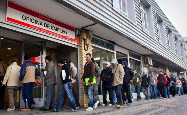 El paro cae a 3,13 millones de personas, la menor cifra desde diciembre de 2008. /EFE.