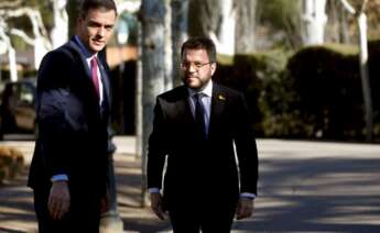 Pere Aeagonès y Pedro Sánchez, justo antes de reunirse en el marco de la mesa de diálogo para desencallar el conflicto de Cataluña / EFE