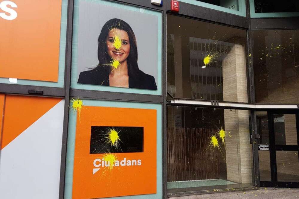 Ataques de pintura a la sede de Ciudadanos en Barcelona. Foto: Twitter/CiutadansCs